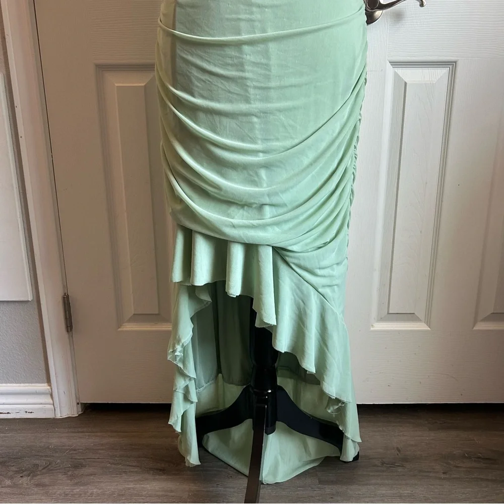 soft green boatneck mesh ruched bodycon mermaid sleeveless dress - Picture 3 of 8